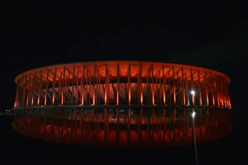 Brasília se ilumina de laranja contra violência infantil