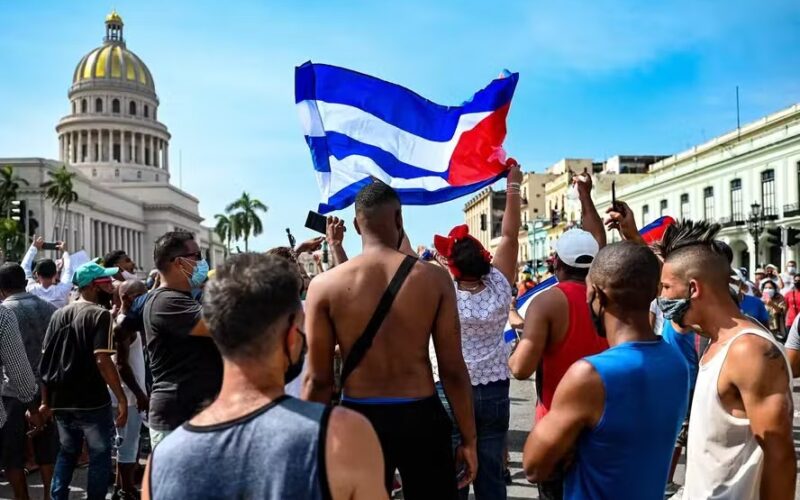 Falta de remédios em Cuba: 'Estão nos matando aos poucos