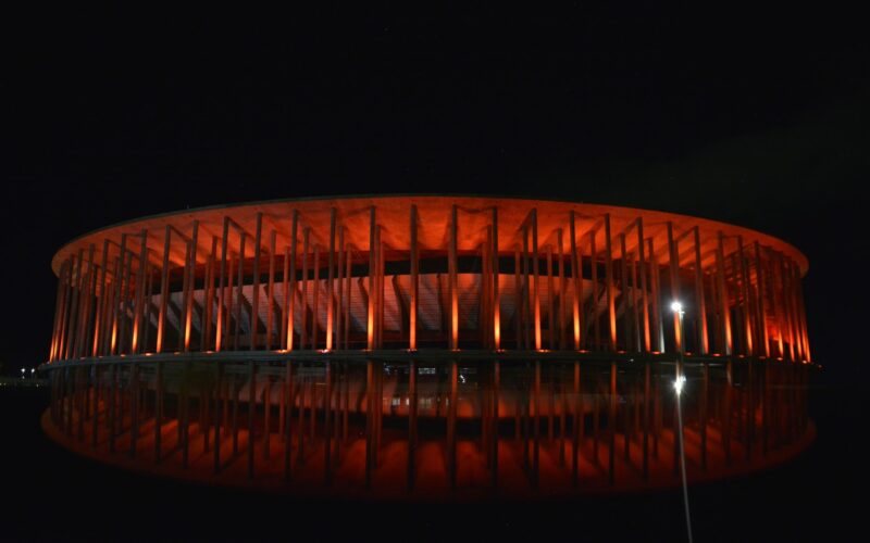 Brasília se ilumina de laranja contra violência infantil