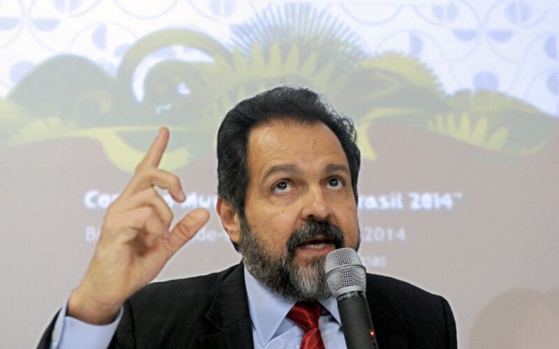 PT brasiliense fecha chapa e Agnelo concorre