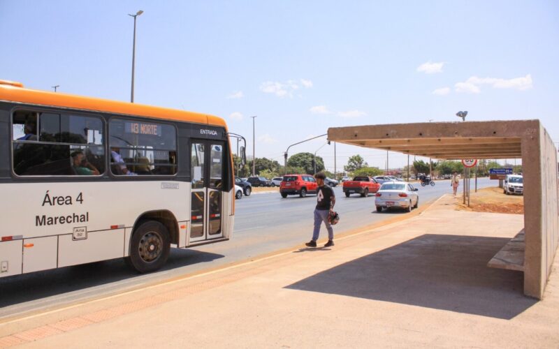 Roubos em ônibus do DF caem 52% com fim do dinheiro