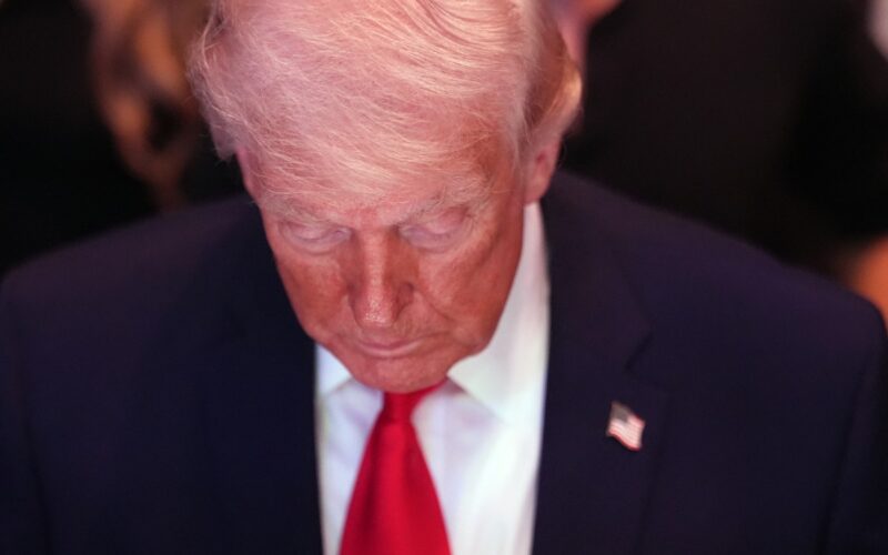 Trump provoca Irã com imagem de navios afundados