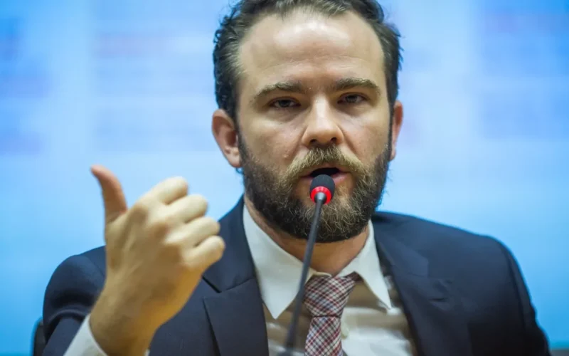 Desenrola para adimplentes será anunciado até o fim do mês, diz ministro