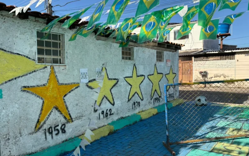 Beco do Cruzeiro vira point de torcida na Copa