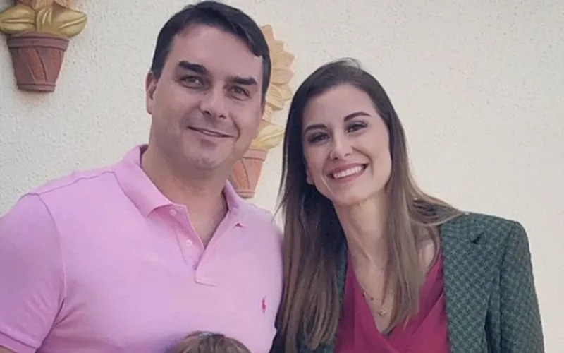Fernanda Bolsonaro defende marido após queixa de Michelle