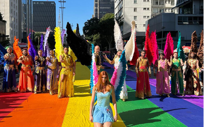 Parada LGBT+ expõe ausência da direita e contrasta com Marcha para Jesus