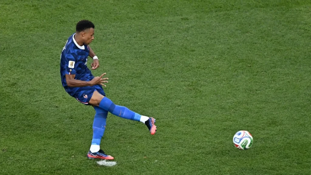 França bate Paraguai com gol de Mbappé e vai às quartas