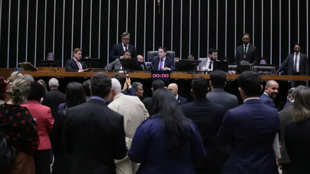 Big techs usam PL das Fake News para barrar regulação de mercado