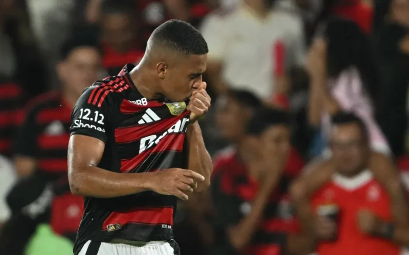 Samuel Lino brilha, Flamengo vence Benfica e conquista Troféu do Algarve