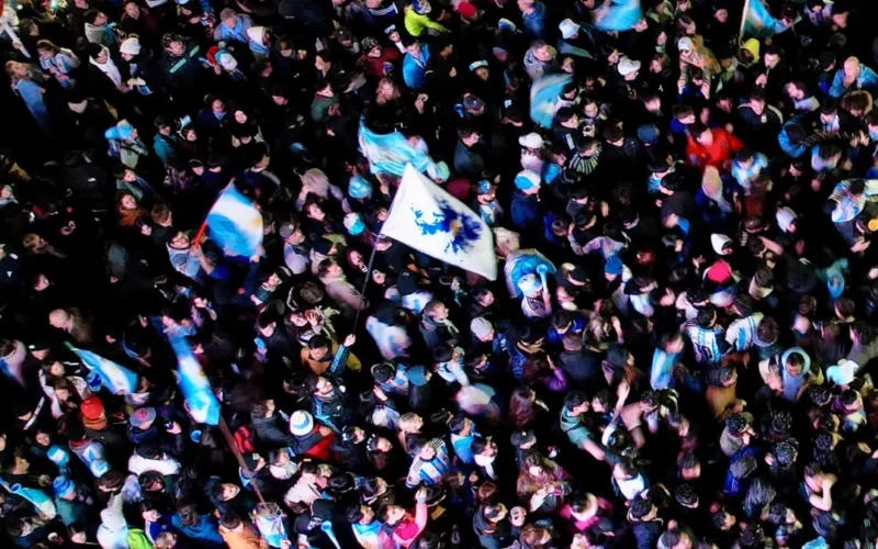 Argentina explode em festa após vitória histórica sobre Inglaterra