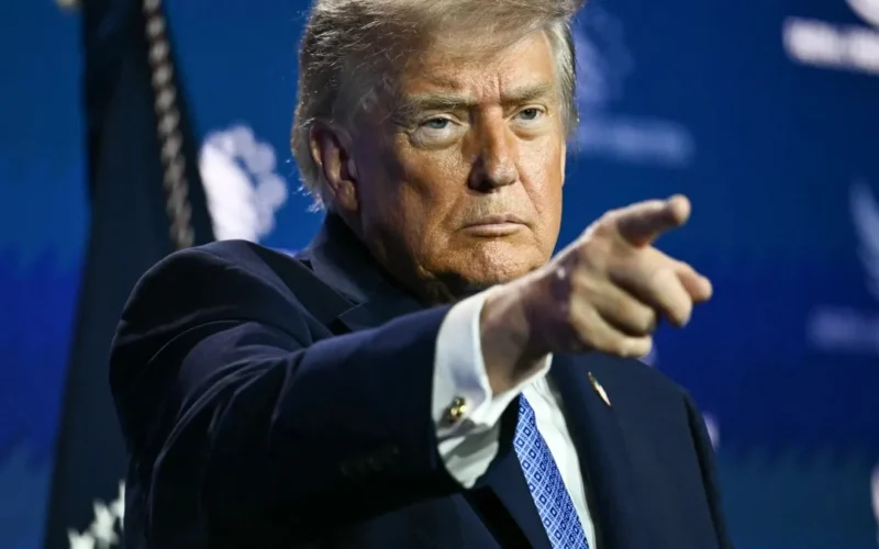 Trump pede cassação de licenças de emissoras que recusaram discurso