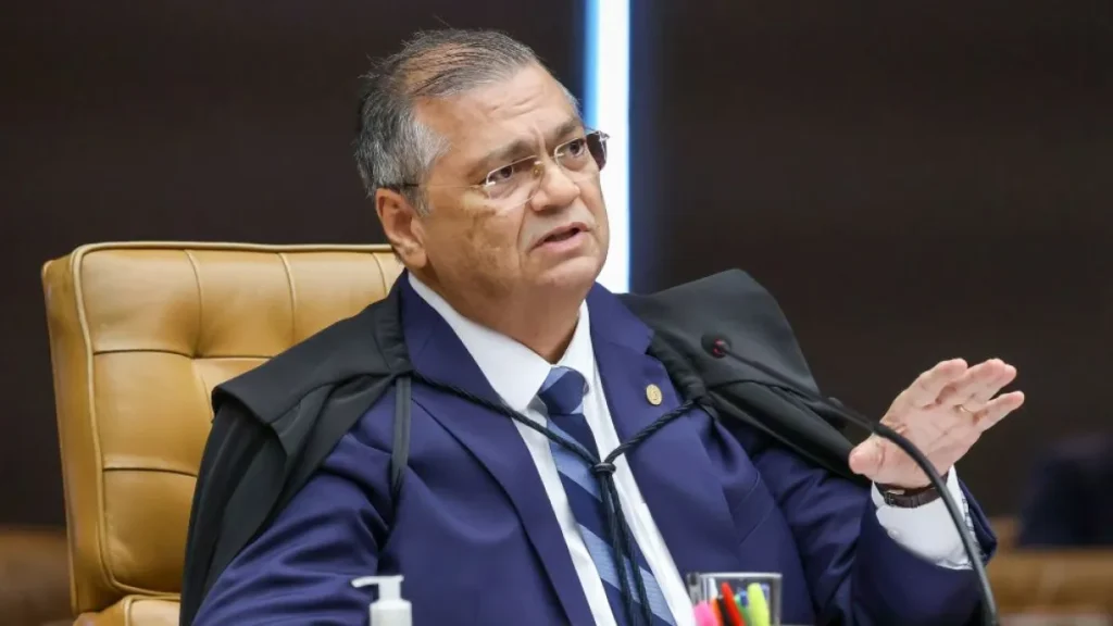 Dino manda secretário do MA para prisão domiciliar por coação