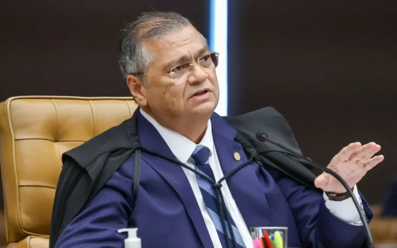 Dino manda secretário do MA para prisão domiciliar por coação