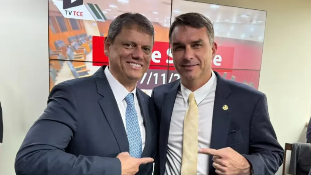 Flávio Bolsonaro muda QG para SP e busca agendas com Tarcísio