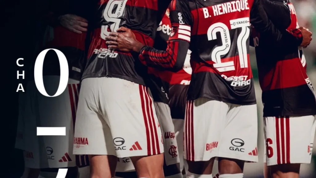 Flamengo goleia Chapecoense e mantém pressão no Palmeiras