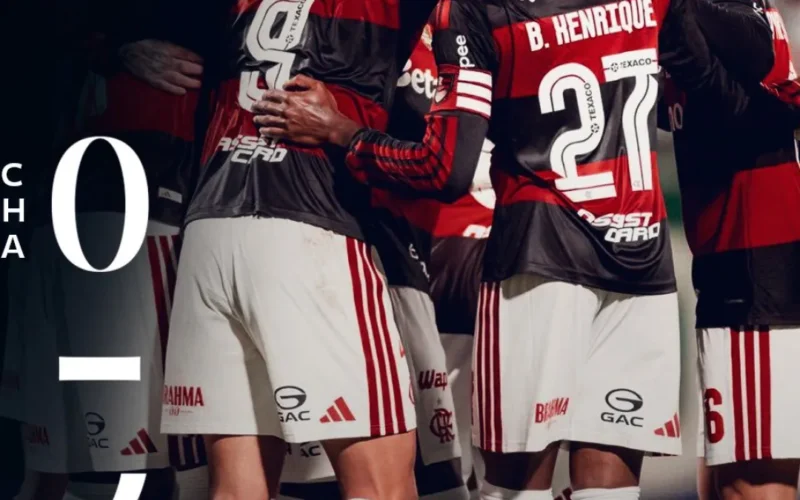 Flamengo goleia Chapecoense e mantém pressão no Palmeiras