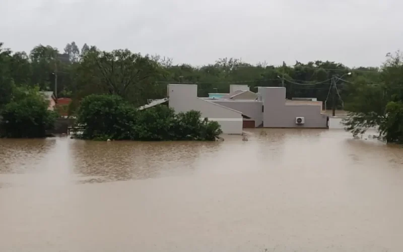 Chuva no RS: 1.207 desabrigados e 194 cidades com danos