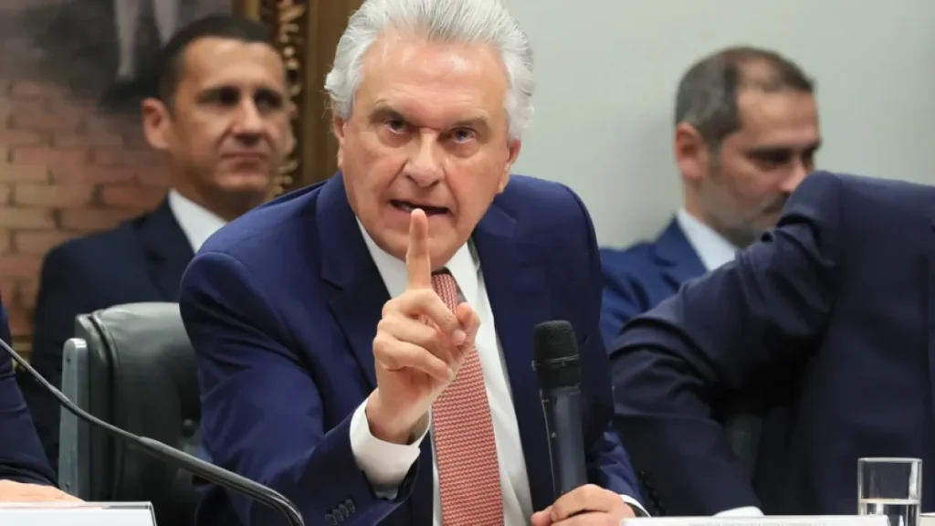 Faria Lima torce por desistência de Flávio Bolsonaro para apoiar Caiado