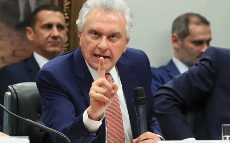 Faria Lima torce por desistência de Flávio Bolsonaro para apoiar Caiado