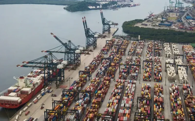 Alta de exportações reduz déficit em conta corrente do BC