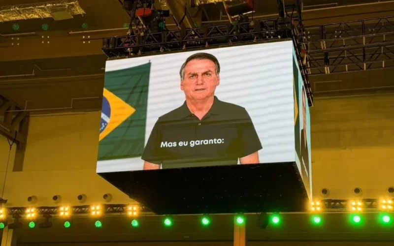 Defesa de Flávio alega ao TSE que vídeo com IA de Bolsonaro é legal
