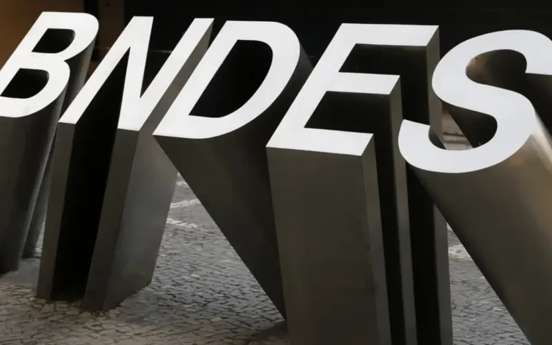 BNDES aprova R$ 20 bi para renovação de frotas de ônibus e caminhões
