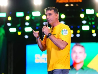 Flávio Bolsonaro diz que aceitará resultado das urnas e critica TSE