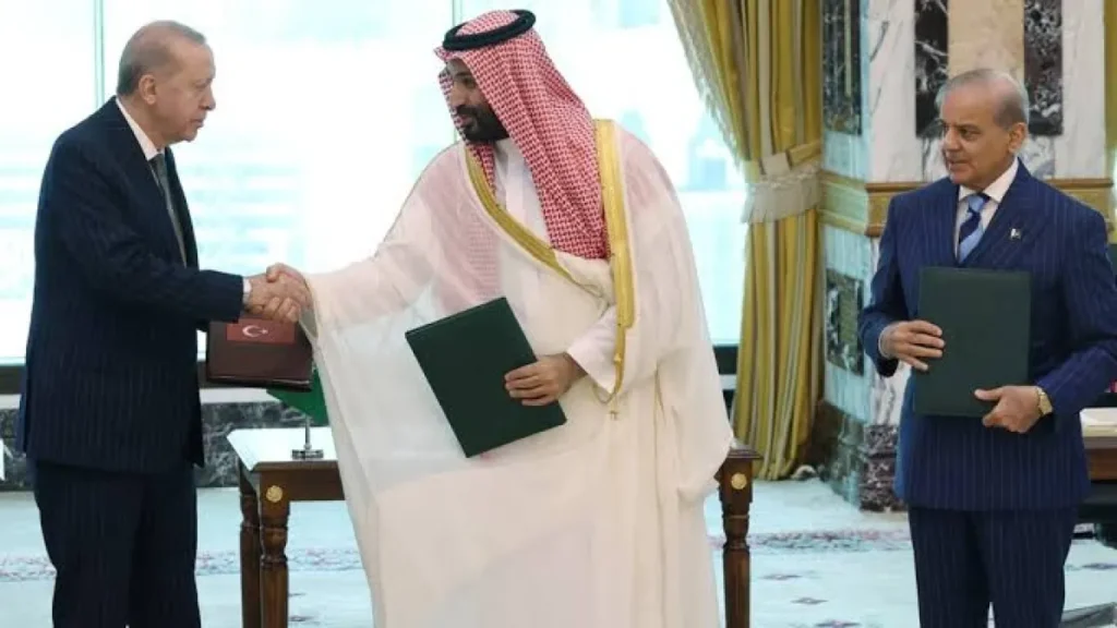 Arábia Saudita, Turquia e Paquistão assinam pacto militar histórico
