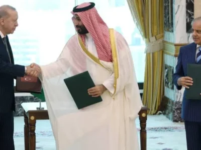 Arábia Saudita, Turquia e Paquistão assinam pacto militar histórico