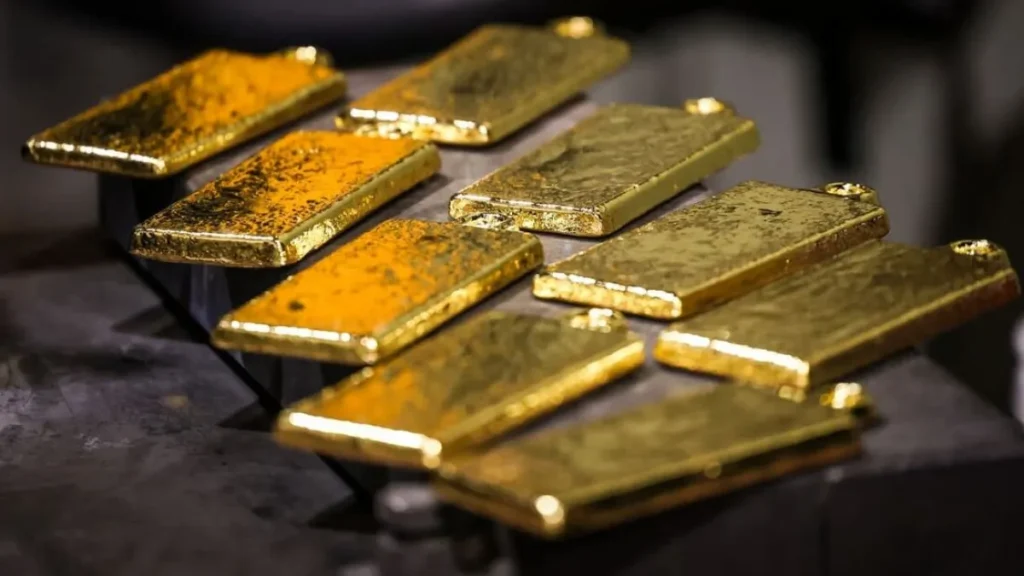Ouro fecha em alta com foco no Fed e supera petróleo