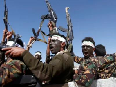 Iêmen acusa houthis por ataque letal a navio no Mar Vermelho